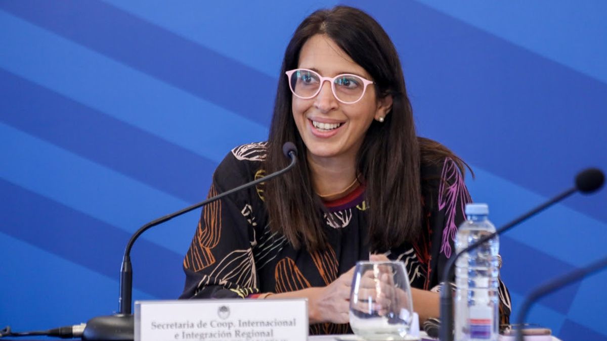 La secretaria de Cooperación Internacional e Integración Regional de Santa Fe, Julieta de San Félix, brindó precisiones este miércoles sobre el avance de los operativos de control que se llevan adelante en domicilios particulares de ciudadanos y ciudadanas que han regresado del exterior en los últimos días y deben cumplir con el correspondiente aislamiento.