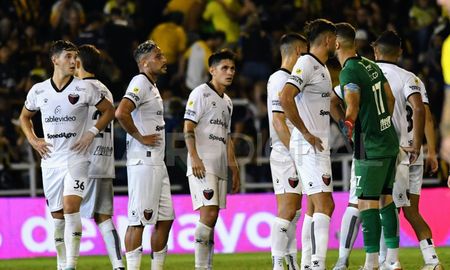 El Club Atlético Colón enfrenta a Arsenal en uno de sus últimas chances por clasificar a la segunda fase de la Copa de la Liga. El Club Atlético Colón enfrenta a Arsenal en uno de sus últimas chances por clasificar a la segunda fase de la Copa de la Liga.