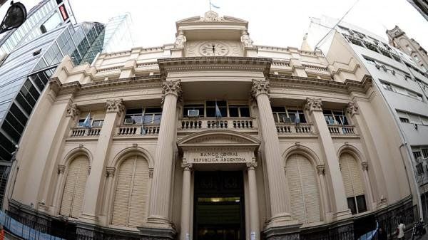 Los bancos deberán contar con autorización del Central para girar divisas al exterior