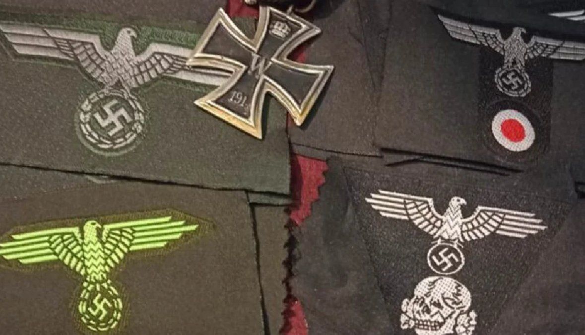 Detienen a un hombre que vendía elementos con símbolos nazis en La Rural