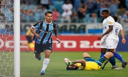 cruzeiro quedo a un paso del descenso al perder con gremio cruzeiro quedo a un paso del descenso al perder con gremio