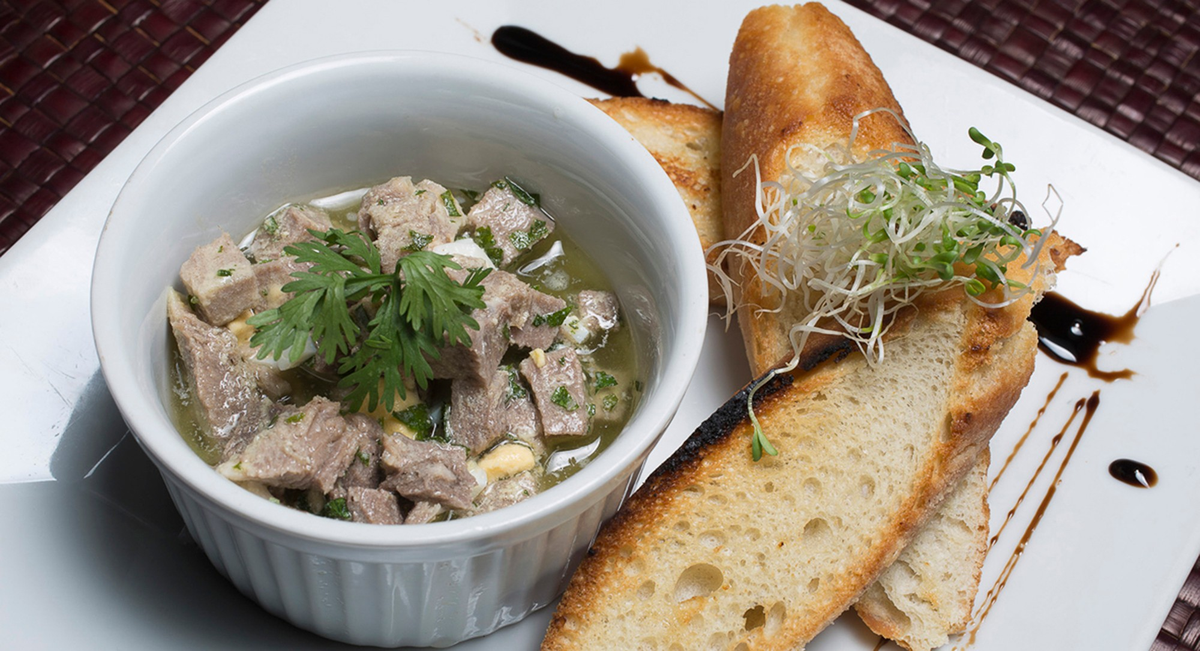 Paso a paso para hacer lengua a la vinagreta en casa. Paso a paso para hacer lengua a la vinagreta en casa.