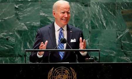 Biden se cuidó de no mencionar a China, el rival que eligió en su política exterior desde el primer día de su Gobierno, pero mencionó muchos de los temas que tensan actualmente la relación bilateral: su reciente acuerdo militar con Australia y Reino Unido en el Indo-Pacífico -que enojó también a algunos de sus socios-, el ciberterrorismo y la defensa de los derechos humanos. Biden se cuidó de no mencionar a China, el rival que eligió en su política exterior desde el primer día de su Gobierno, pero mencionó muchos de los temas que tensan actualmente la relación bilateral: su reciente acuerdo militar con Australia y Reino Unido en el Indo-Pacífico -que enojó también a algunos de sus socios-, el ciberterrorismo y la defensa de los derechos humanos.