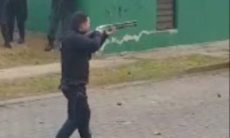 tension en ensenada: asesinan a un joven a golpes  y por el crimen detienen a un adolescente
