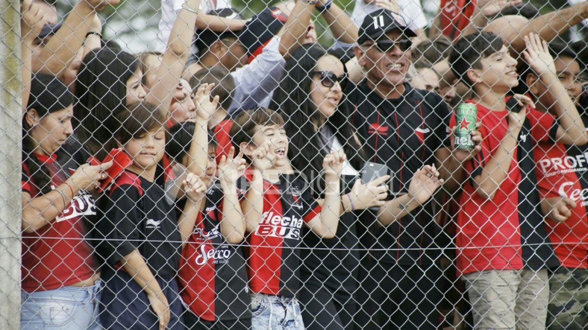Las 37 mejores fotos de la multitudinaria despedida al plantel de Colón