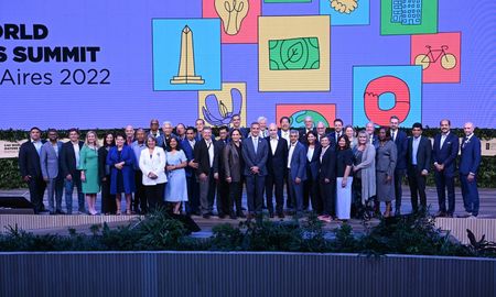 Durante tres días, más de 120 alcaldes de ciudades de todo el mundo y 150 ciudades argentinas debatieron sobre ambiente en la ciudad de Buenos Aires. Durante tres días, más de 120 alcaldes de ciudades de todo el mundo y 150 ciudades argentinas debatieron sobre ambiente en la ciudad de Buenos Aires.