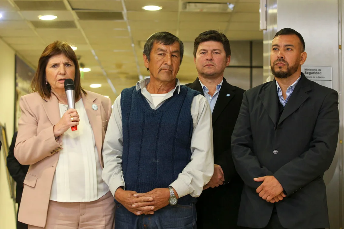 Patricia Bullrich habló durante varios minutos con José Peña papá de Loan y dio detalles de cómo sigue la investigación.