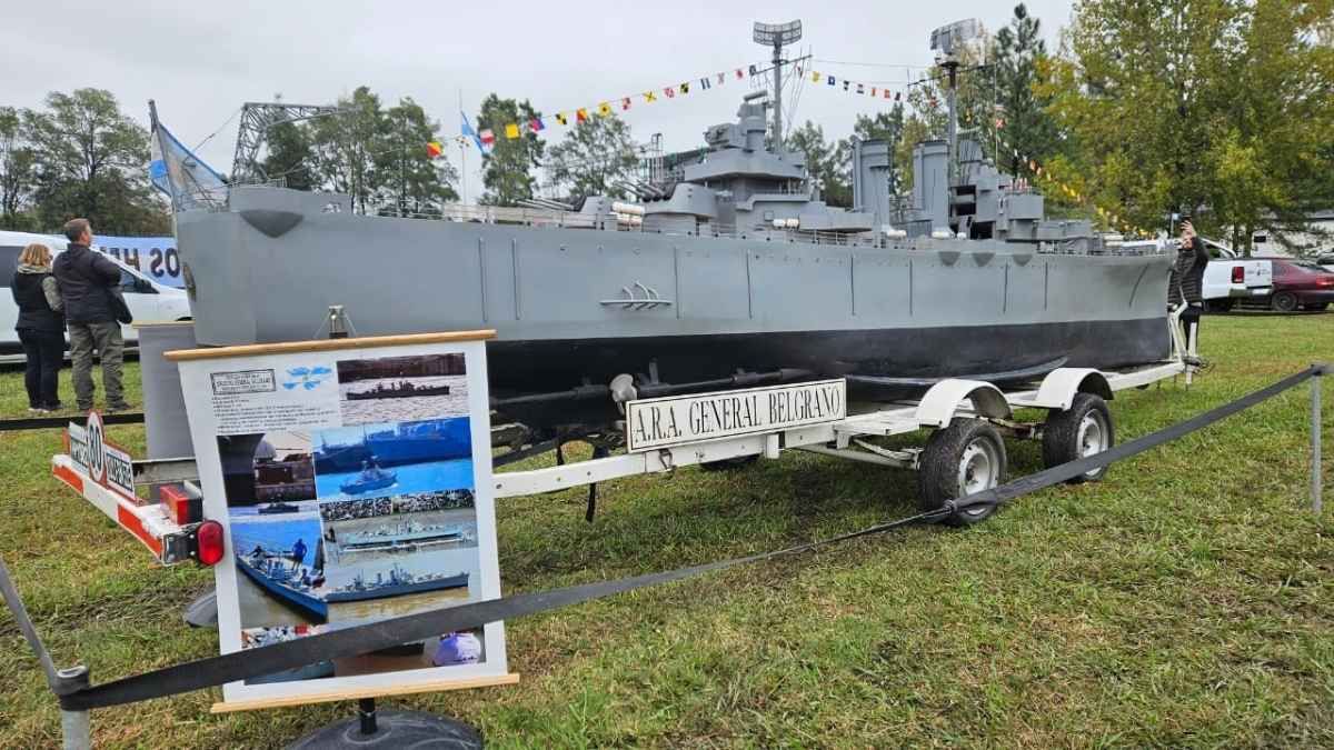 La réplica del ARA General Belgrano en Sunchales.