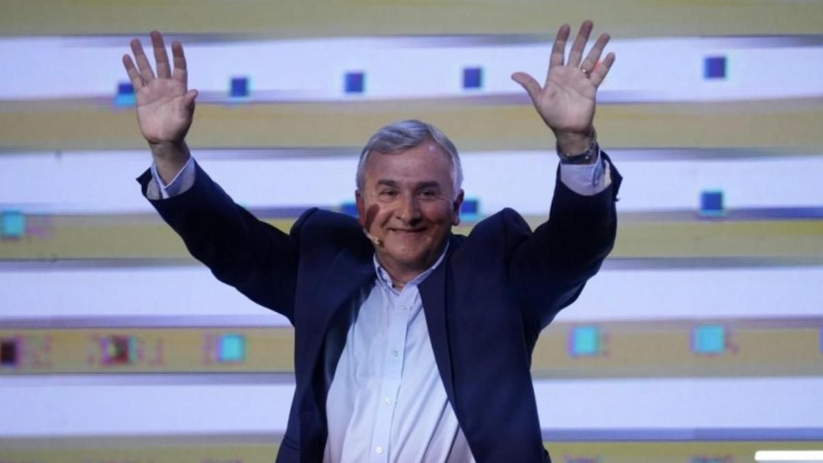 El Comité Nacional de la Unión Cívica Radical (UCR) mantendrá este miércoles una reunión clave para debatir la estrategia del partido de cara al balotaje. El Comité Nacional de la Unión Cívica Radical (UCR) mantendrá este miércoles una reunión clave para debatir la estrategia del partido de cara al balotaje.