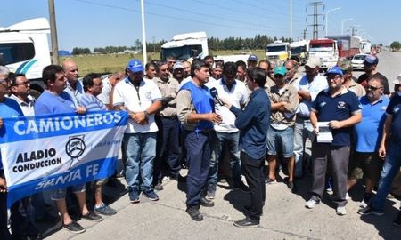 aceiteros lanzaron paro en cargill y trabajadores de oil cortaron ruta 10 aceiteros lanzaron paro en cargill y trabajadores de oil cortaron ruta 10