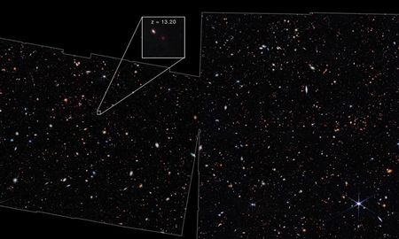 Su luz fue emitida apenas 330 millones de años después del Big Bang. Su luz fue emitida apenas 330 millones de años después del Big Bang.
