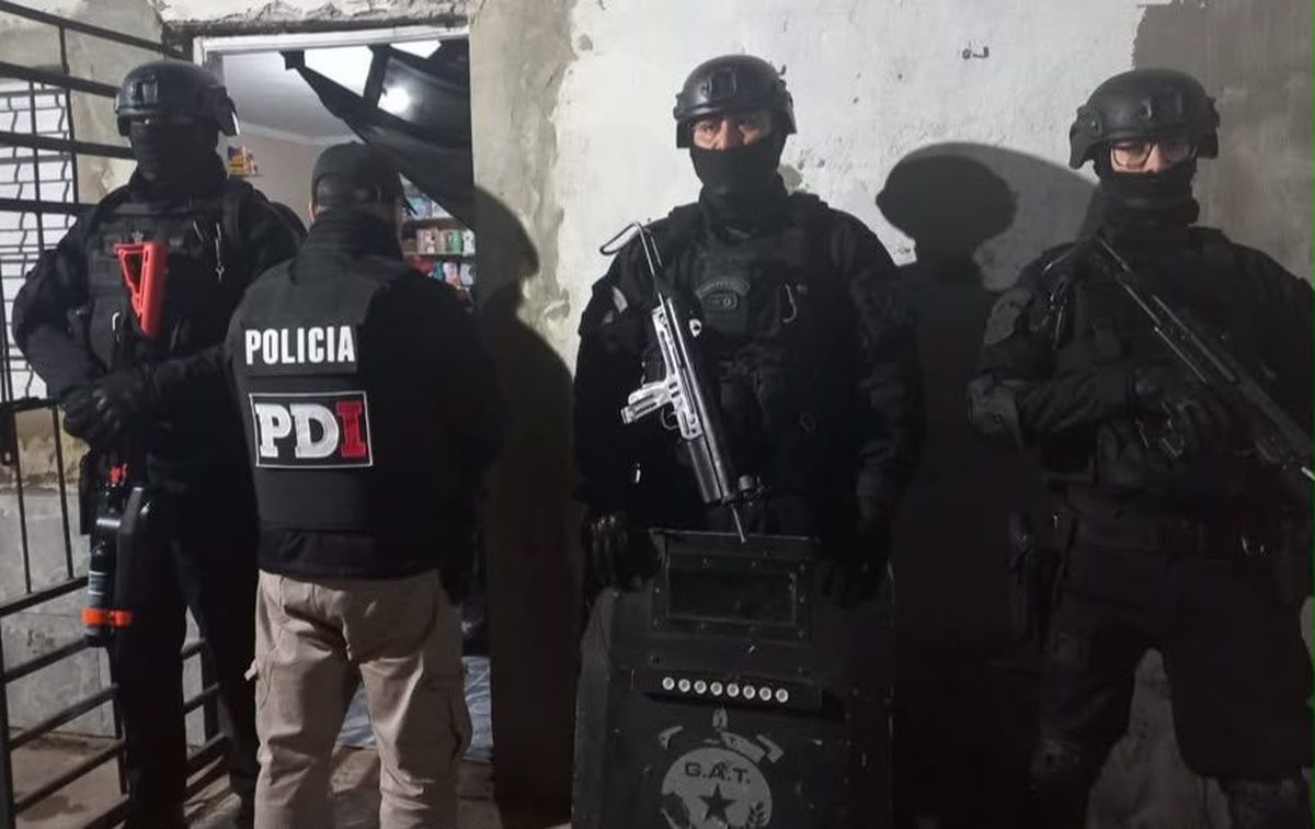 Cuatro detenidos y más de 500 envoltorios de cocaína secuestrados en allanamientos realizados en Santo Tomé y Santa Fe.