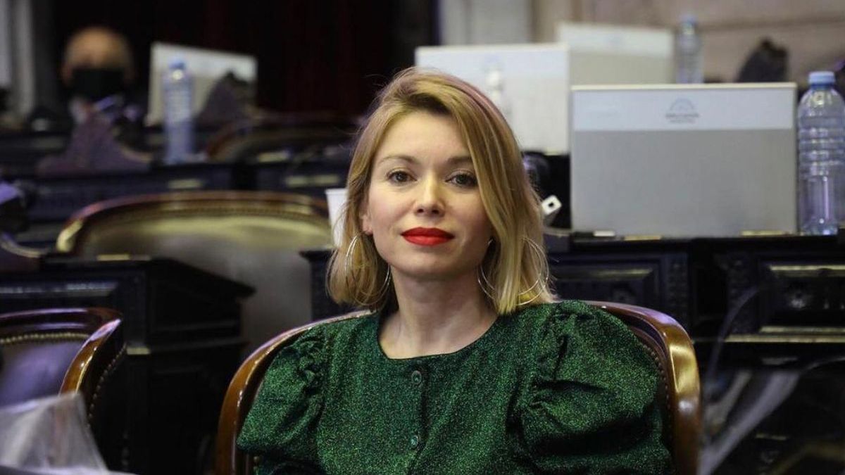 "Hasta que no podamos ponernos en la piel del otro, no vamos a poder pensarnos como sujetos transformadores de la realidad", dijo Estévez.