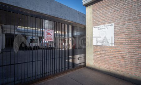 Un hombre ingresó este domingo al hospital Cullen con un disparo en el cráneo y pelea por su vida. Un hombre ingresó este domingo al hospital Cullen con un disparo en el cráneo y pelea por su vida.