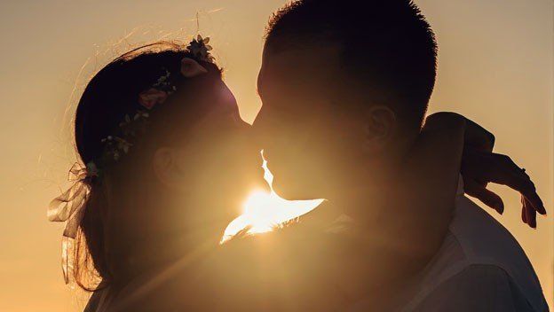 La teoría que te explica a qué edad conocerás al amor de tu vida