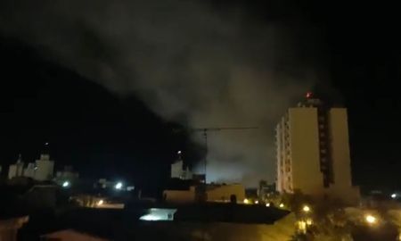 Un usuario de Rafaela publicó un video en Twitter que muestra el humo que dejó la explosión en la fábrica. Un usuario de Rafaela publicó un video en Twitter que muestra el humo que dejó la explosión en la fábrica.