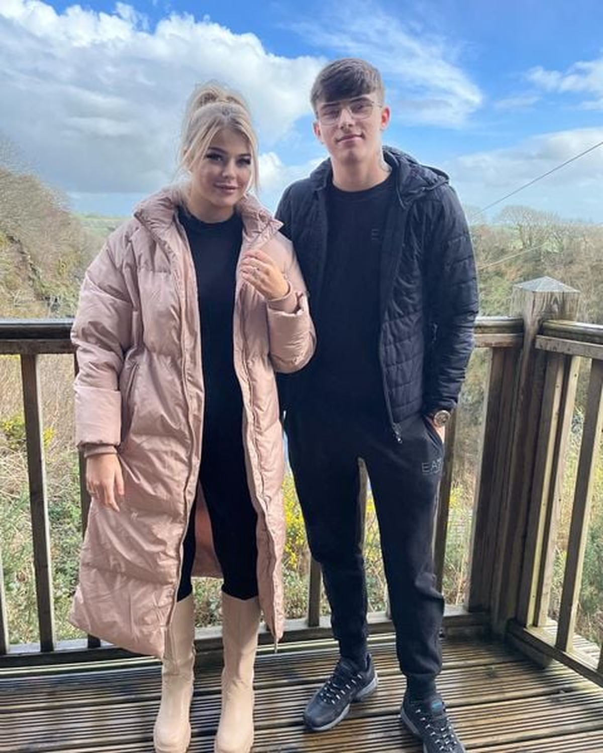 Jasmine Grogan conoció a Macauley Murchi después hacer sus compras en el supermercado.