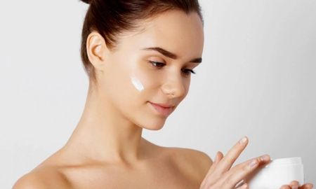 Las rutinas de belleza nocturnas pueden producirte más acné