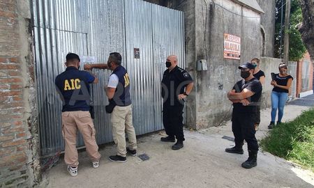 Personal de la AIC, de Comisaría y de la Municipalidad el día que fue inspeccionado el domicilio. Personal de la AIC, de Comisaría y de la Municipalidad el día que fue inspeccionado el domicilio.