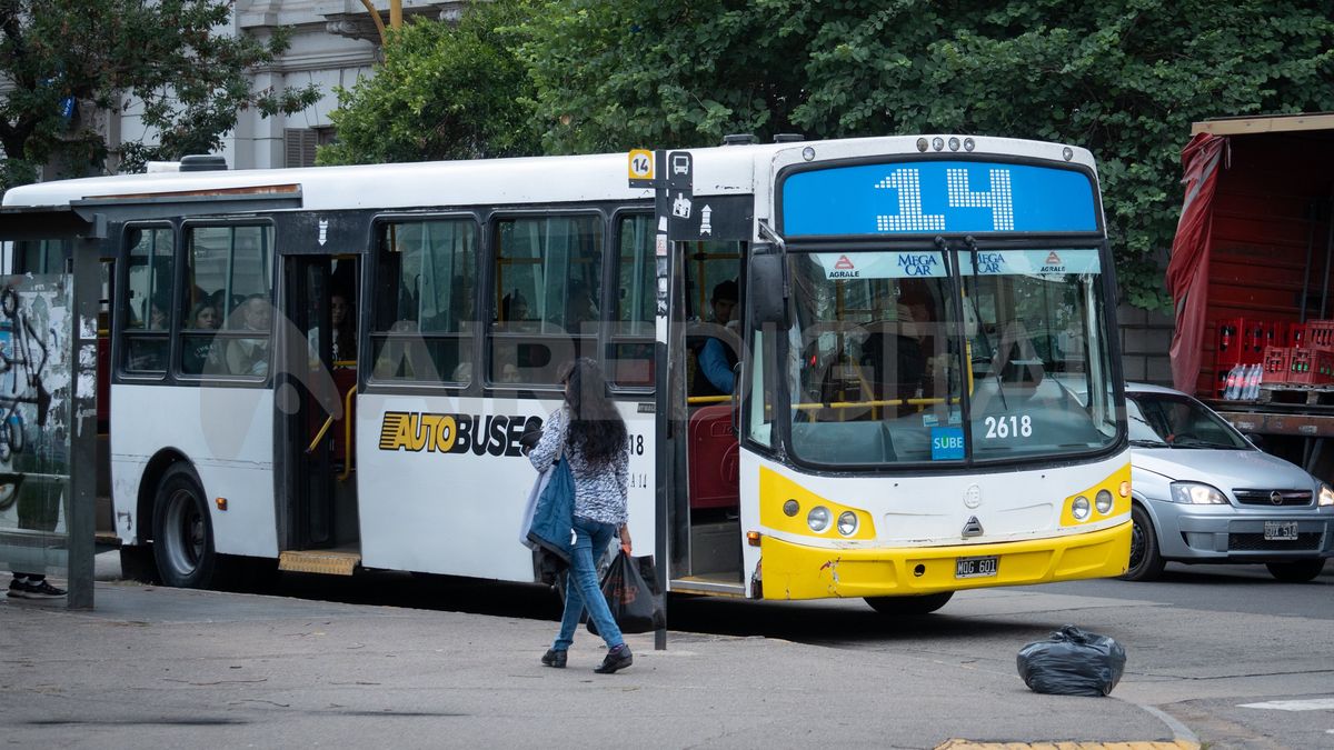 En la ciudad de Santa Fe la tarifa plana de colectivo cuesta 940 pesos.