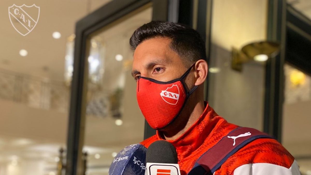 Jugadores de Independiente están aislados tras regresar del país y la dirigencia pide suspender el partido con Huracán por la Copa de la Liga.