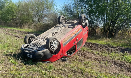 Un choque entre una camioneta y una motocicleta en la ruta provincial 323 dejó tres heridos. Un choque entre una camioneta y una motocicleta en la ruta provincial 323 dejó tres heridos.