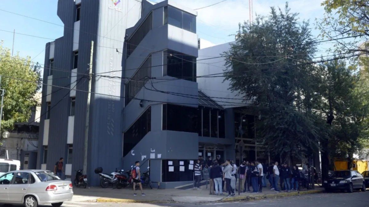 La Plata: fue a renovar su licencia de conducir