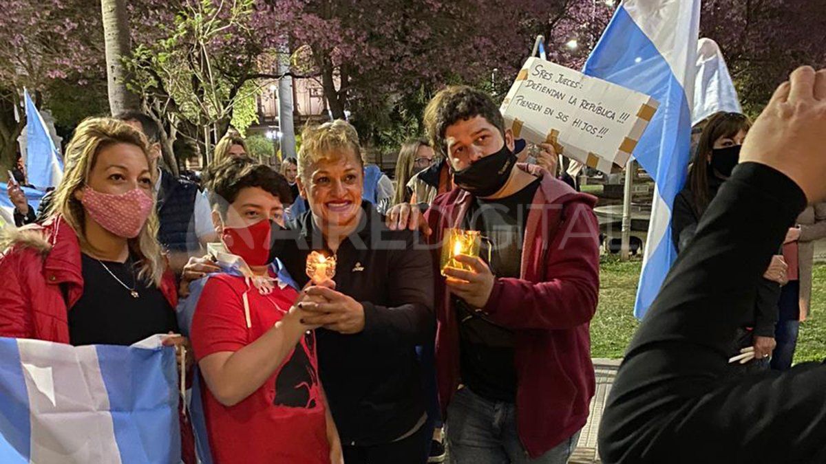La locomotora Oliveras estuvo en la marcha por la Justicia y se tomó fotos con los asistentes.