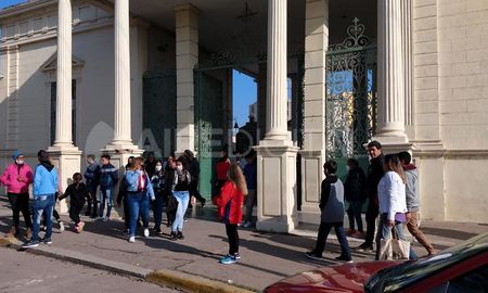 Los santafesinos se dieron cita en el Cementerio Municipal por el día del padre Los santafesinos se dieron cita en el Cementerio Municipal por el día del padre