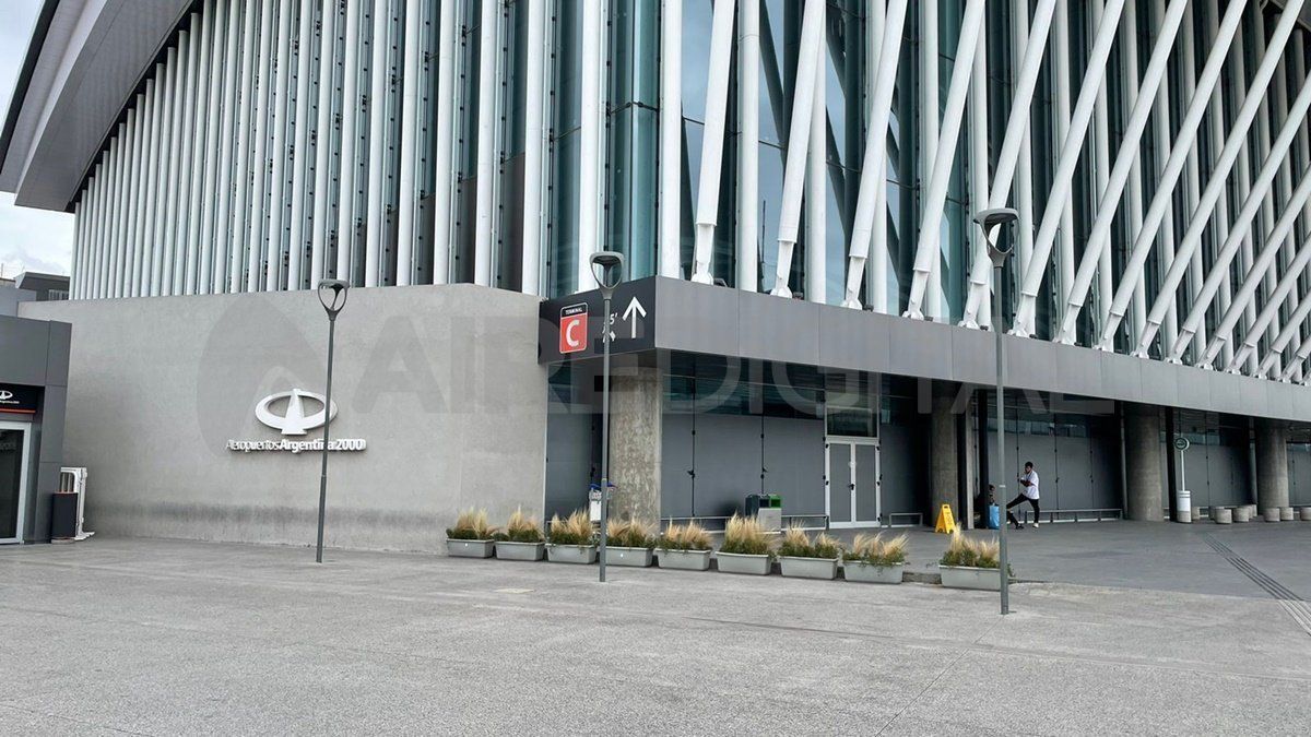 La terminal aérea funciona con normalidad a pesar del trabajo que se lleva a cabo en el lugar