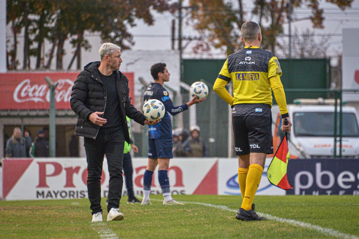 Israel Damonte, entrenador de Sarmiento de Junín. Israel Damonte, entrenador de Sarmiento de Junín.