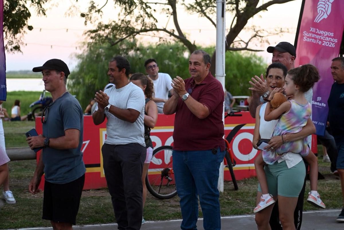 El intendente de la ciudad de Santa Fe, Juan Pablo Poletti estuvo presente en el evento junto a autoridades locales. El intendente de la ciudad de Santa Fe, Juan Pablo Poletti estuvo presente en el evento junto a autoridades locales.
