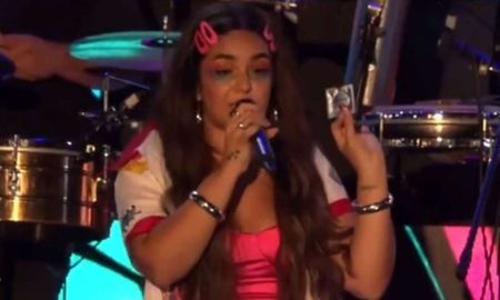Ángela Leiva se incomodó durante un show. Ángela Leiva se incomodó durante un show.