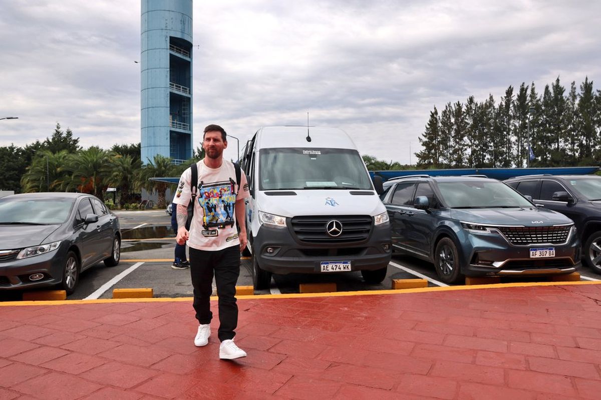 Lionel Messi llegó al país para sumarse a la concentración de la Selección Argentina de cara a los amistosos a fin de mes.