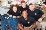 La tripulación utilizó las ventanas de la nave Orion para realizar observaciones directas, demostrando que el ojo humano detecta detalles que los sensores remotos suelen omitir. La tripulación utilizó las ventanas de la nave Orion para realizar observaciones directas, demostrando que el ojo humano detecta detalles que los sensores remotos suelen omitir.