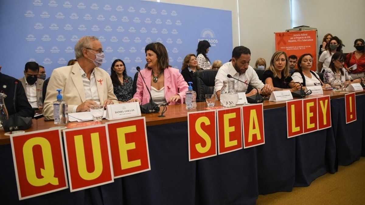 Funcionarios de todos los bloques