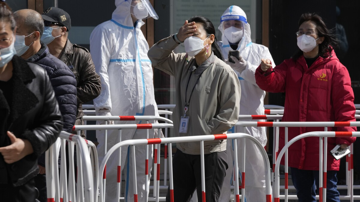 La ciudad china de Shanghai registró hoy más de 23.000 nuevos casos de coronavirus, un récord en la urbe que tiene a sus 26 millones de habitantes confinados como parte de la estrategia "cero Covid".