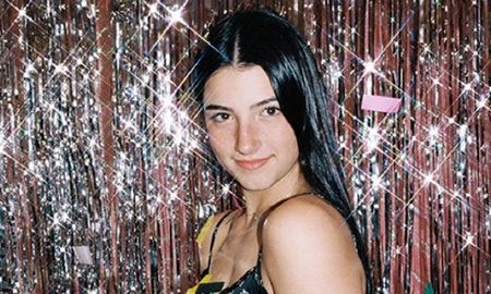Charli DAmelio (Instagram: @charlidamelio, tomada por @by @bryant) Charli DAmelio (Instagram: @charlidamelio, tomada por @by @bryant)