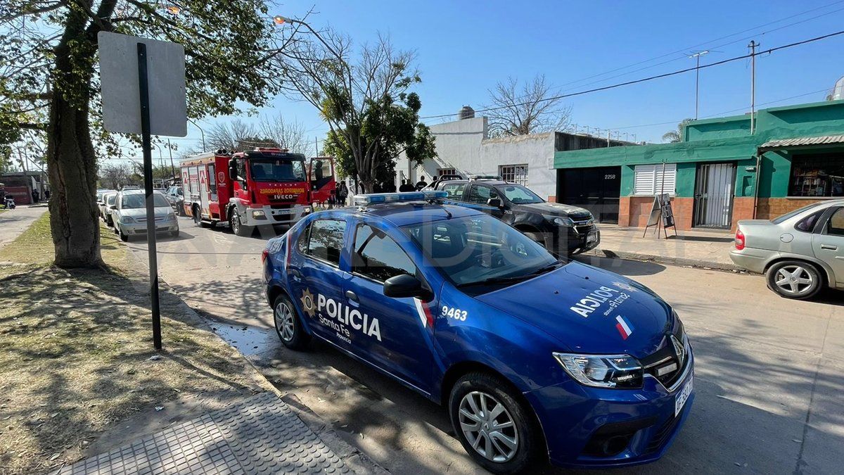En el interior de la sede policial de Padre Quiroga al 2250 se desató una revuelta de alrededor de 20 presos con quema de colchones.