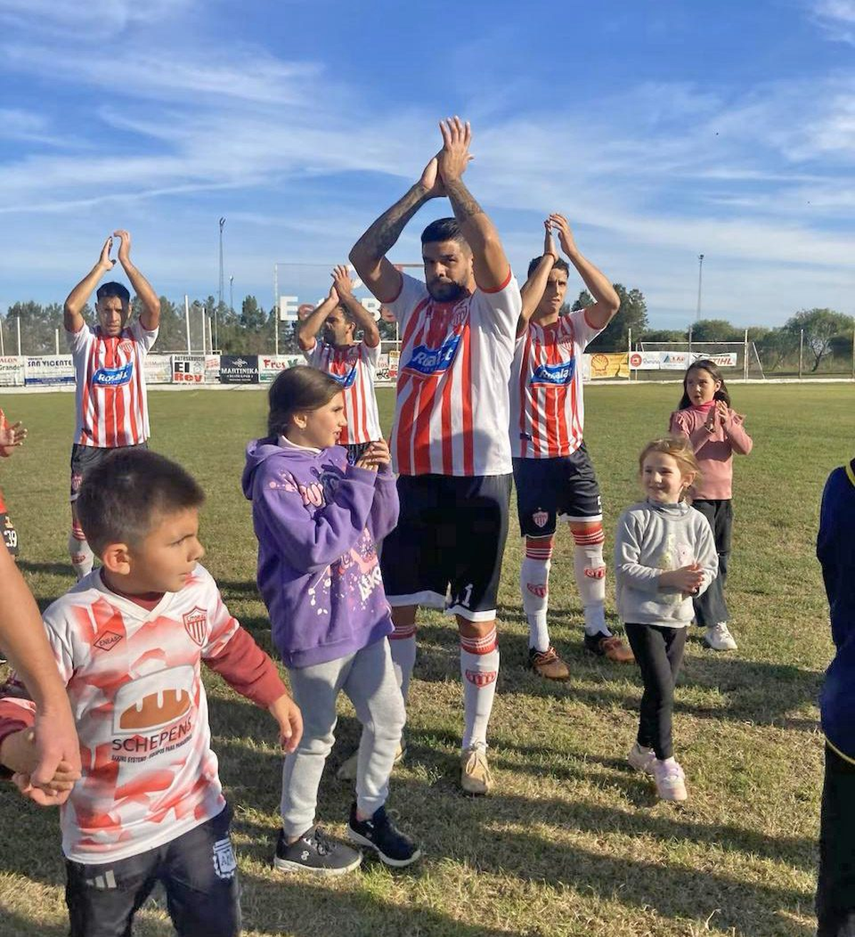 Diego Jara sigue ligado al fútbol y defiende los colores de Litoral de María Grande en la Liga Paraná Campaña. Diego Jara sigue ligado al fútbol y defiende los colores de Litoral de María Grande en la Liga Paraná Campaña.