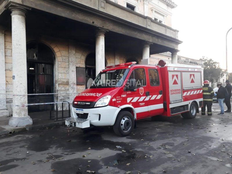 Durante la madrugada se incendió el Centro Cultural El Birri en la antigua Estación Mitre: los daños son importantes