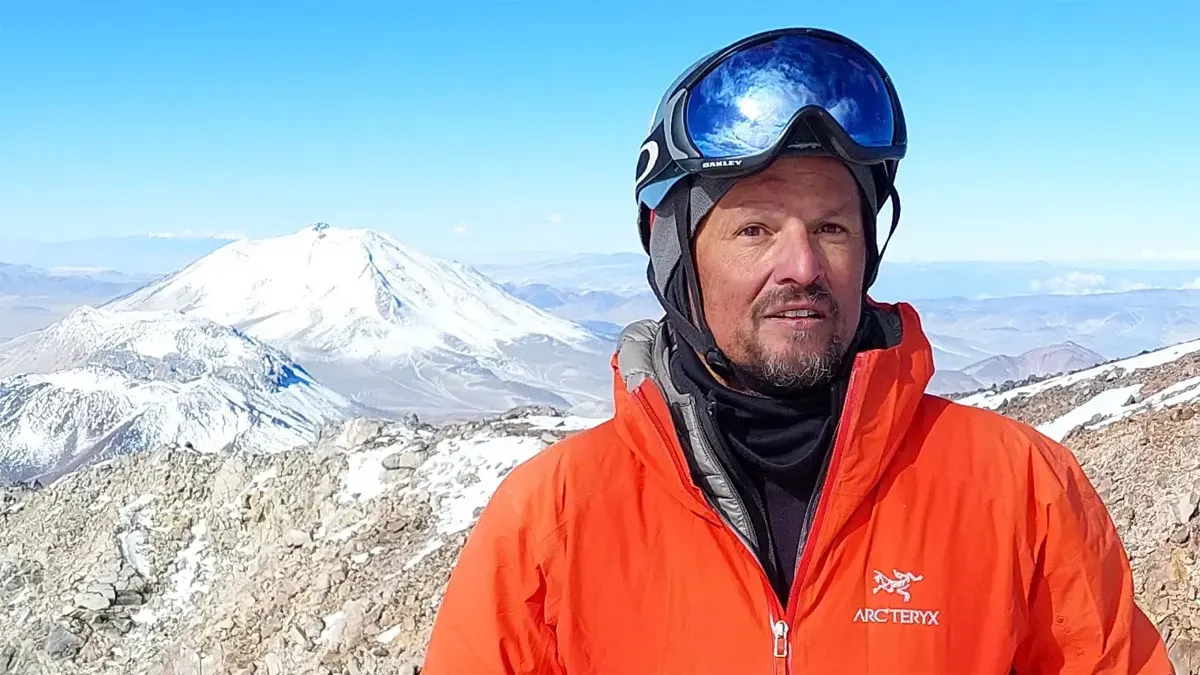 El mendocino guía de montaña y experimentado en este tipo de expediciones es buscado junto a los funcionarios pampeanos Raúl Espir y Sergio Berardo. El mendocino guía de montaña y experimentado en este tipo de expediciones es buscado junto a los funcionarios pampeanos Raúl Espir y Sergio Berardo.