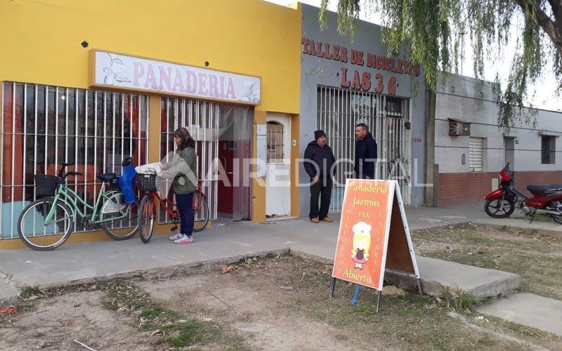 Delincuentes entraron en una panadería y se llevaron hasta la balanza