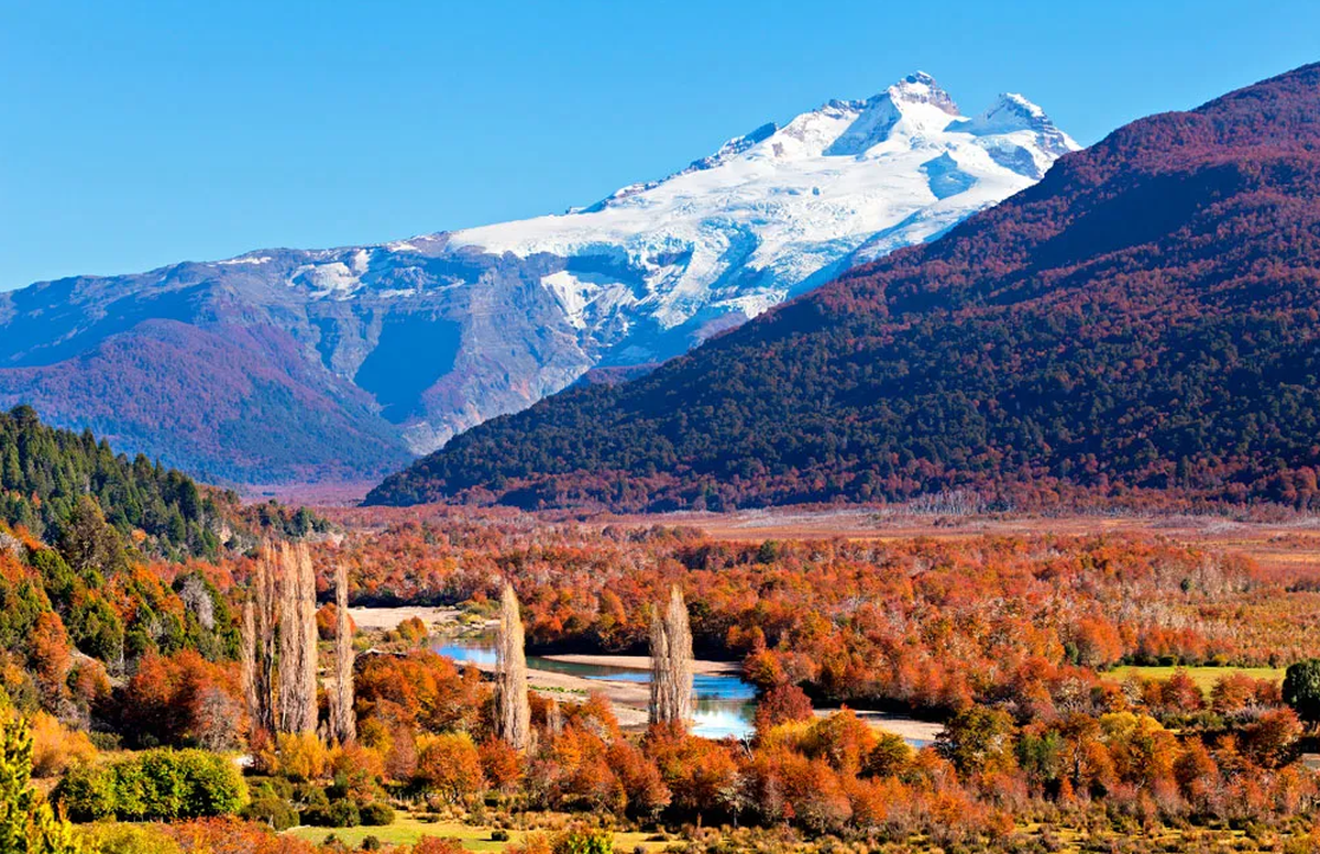 Bariloche está rodeado por varios cerros que son perfectos para realizar caminatas.