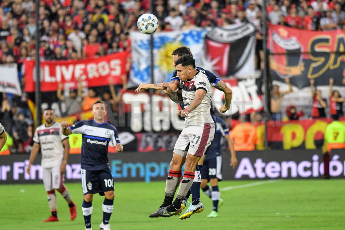 Colón y Gimnasia igualan sin goles en el desempate.