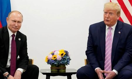 Ambos mandatarios discutieron la necesidad de detener la proliferación de armas estratégicas y se comprometieron a trabajar con otras naciones para garantizar el cumplimiento de los acuerdos. Ambos mandatarios discutieron la necesidad de detener la proliferación de armas estratégicas y se comprometieron a trabajar con otras naciones para garantizar el cumplimiento de los acuerdos.