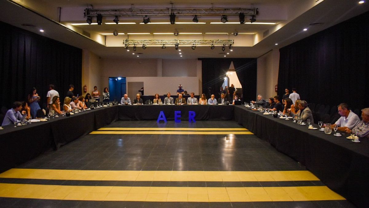 El encuentro tuvo lugar en la Asociaci&oacute;n Empresaria de Rosario (AER) y reuni&oacute; a autoridades de los ministerios de Desarrollo Productivo y de Econom&iacute;a con c&aacute;maras y asociaciones empresarias.