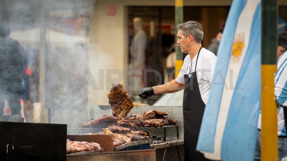 La ciudad de Santa Fe celebró un nuevo aniversario de la Independencia en avenida Aristóbulo del Valle.