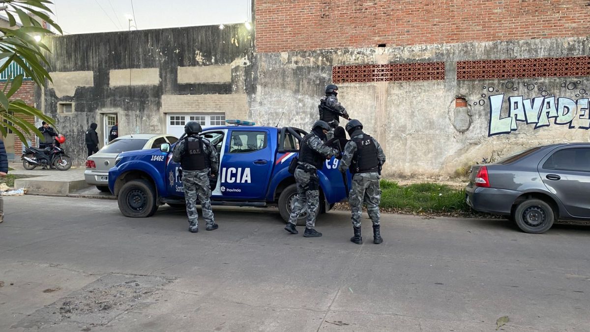 Se llevan a cabo once allanamientos simultáneos en distintos puntos de la ciudad de Santa Fe. 