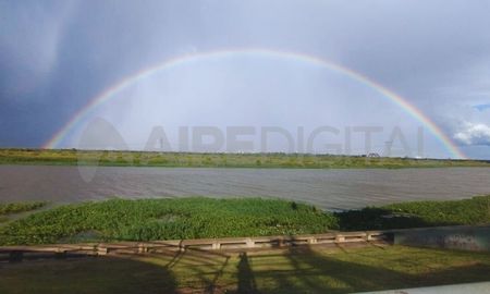 Así se vio el arco iris en Santa Fe, desde la Costanera de la ciudad de Santo Tomé. Así se vio el arco iris en Santa Fe, desde la Costanera de la ciudad de Santo Tomé.